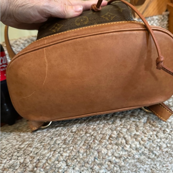 Louis Vuitton Montsouris MM Backpack - Picture 4 of 10